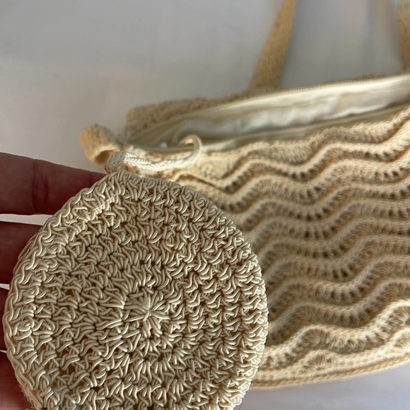 NWOT Cream Colored Crochet Cross-Body Bag - Picture 2 of 3